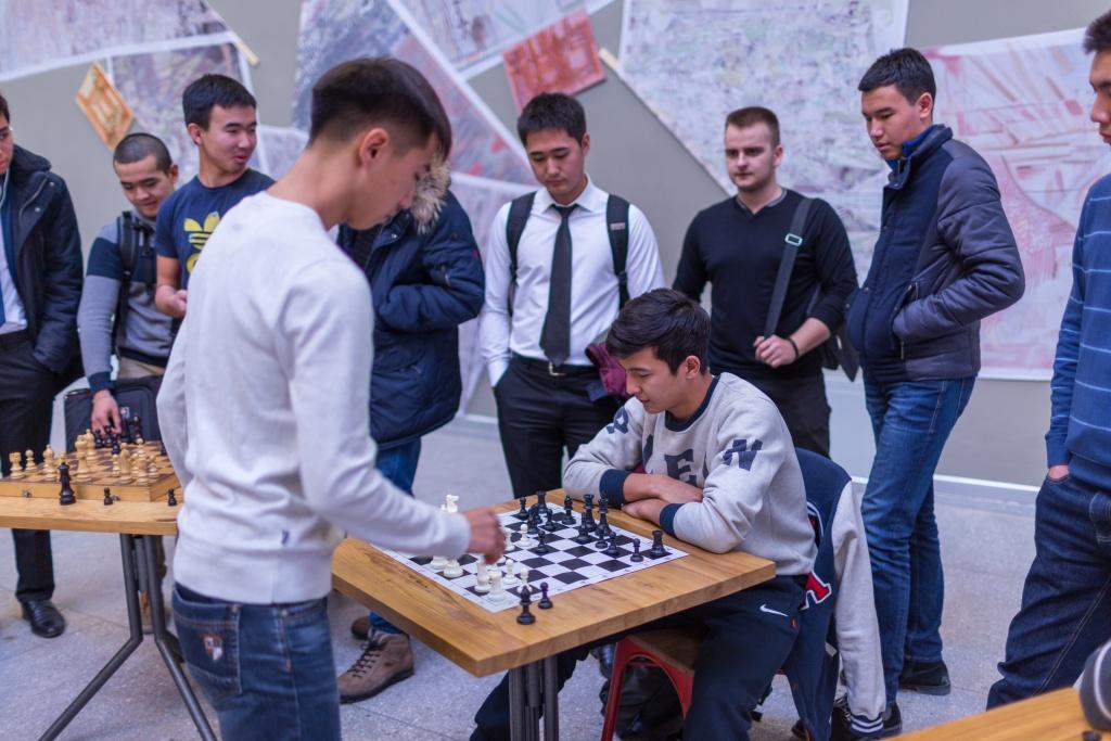Сеанс одновременной игры в шахматы