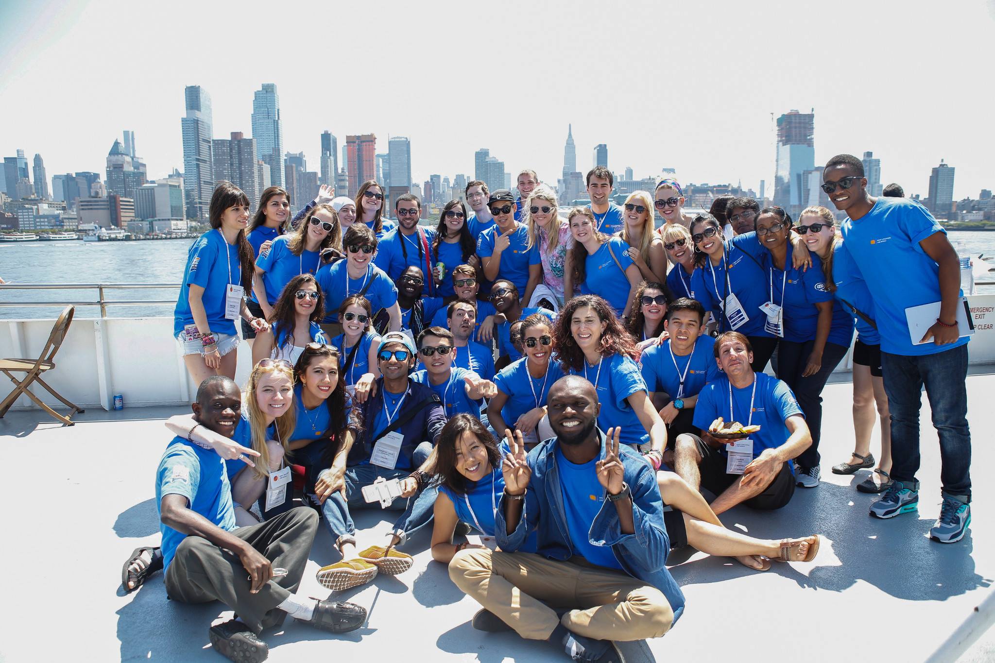 Youth essay. Форум молодежи. Логотип World Youth forum.