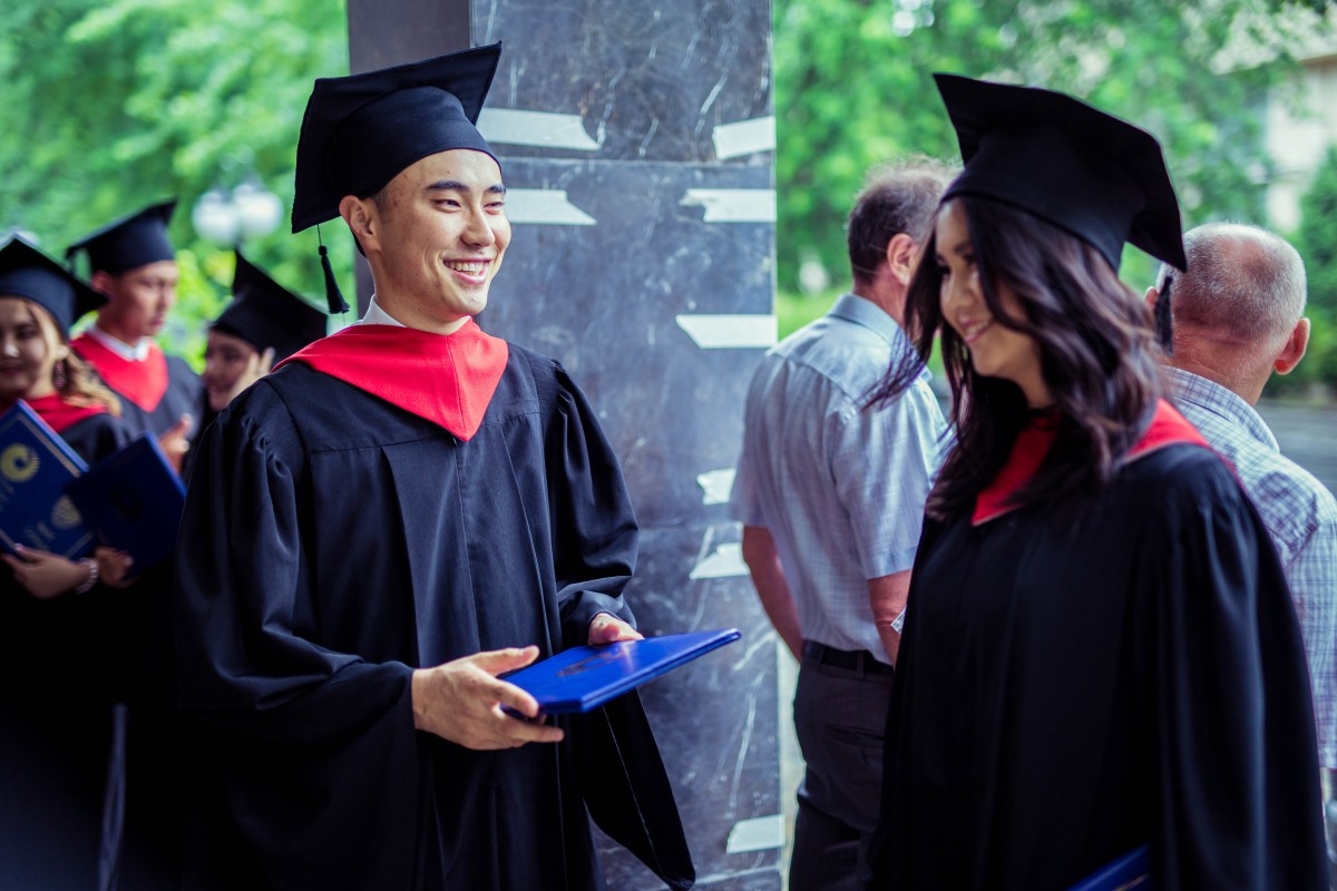 Бакалавриат иностранный язык. Высшее медицинское образование в Англии. MBA, магистратура, бакалавриат. Иностранные школьники в России. Три выпускника